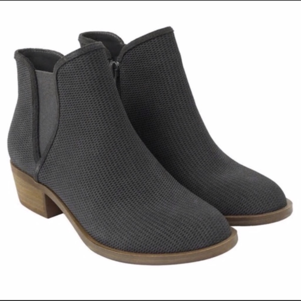 Kenzie Gerona Gray Suede Bootie Sz 6.5